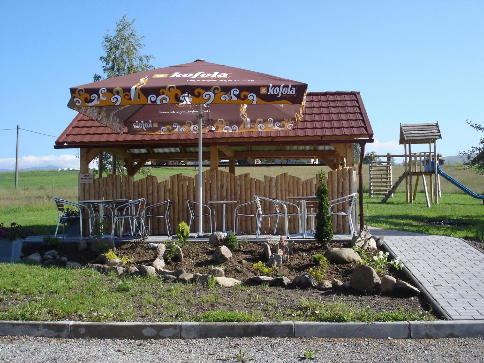 RED DEER Hotel Brezno Buitenkant foto